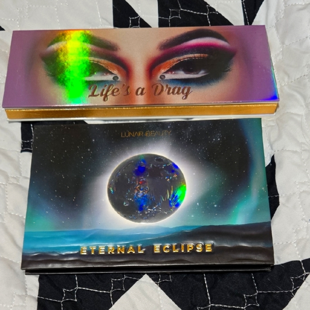 LUNAR BEAUTY EYESHADOW PALLETS